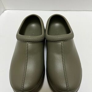 UGG Green Loafers Slip-On Shoes size 9